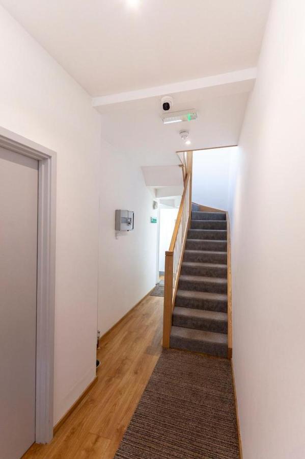 Apartment 6 At Number 8: City Centre, 1 Bedroom, Sofa Bed In Lounge แคนเทอร์เบอรี ภายนอก รูปภาพ