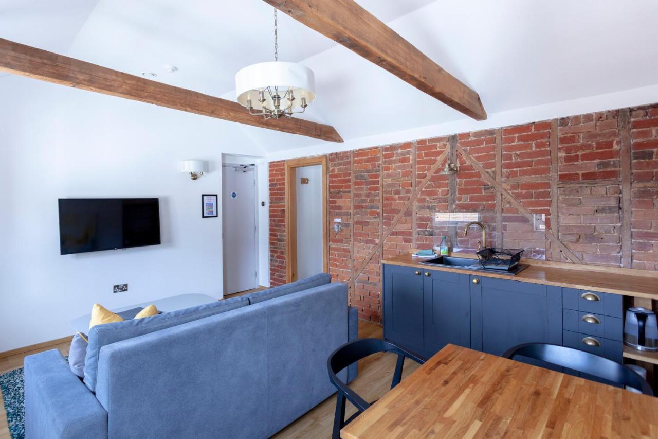 Apartment 6 At Number 8: City Centre, 1 Bedroom, Sofa Bed In Lounge แคนเทอร์เบอรี ภายนอก รูปภาพ