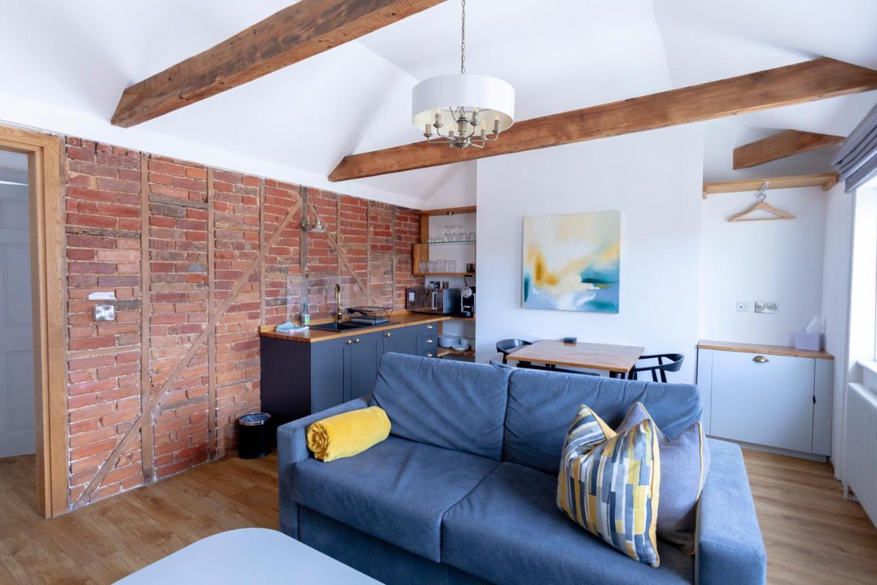 Apartment 6 At Number 8: City Centre, 1 Bedroom, Sofa Bed In Lounge แคนเทอร์เบอรี ภายนอก รูปภาพ