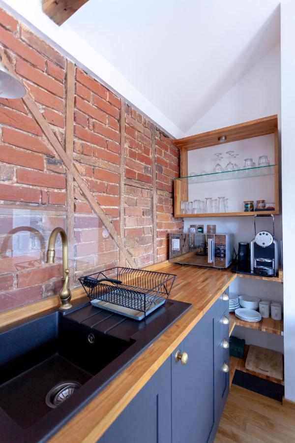Apartment 6 At Number 8: City Centre, 1 Bedroom, Sofa Bed In Lounge แคนเทอร์เบอรี ภายนอก รูปภาพ